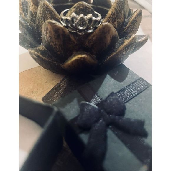 Silver tribal cut-out BOHO LOTUS FLOWER RING - Picture 5 of 6